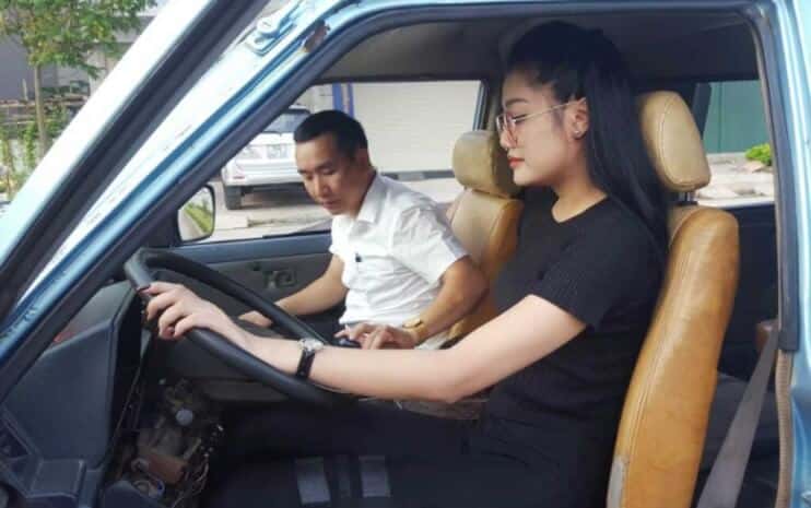 Giá bổ túc tay lái