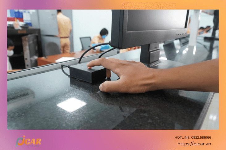Bấm biển số xe