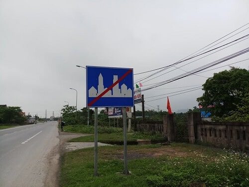 Biển báo hết khu dân cư R.421 Biển báo hết khu dân cư R.421