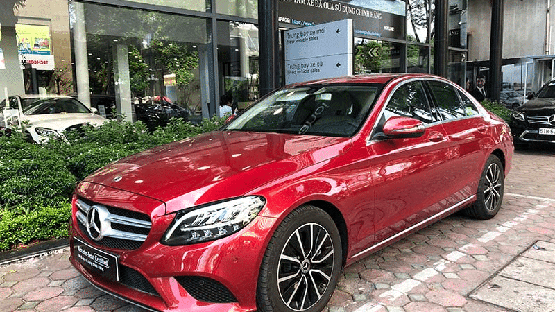 Mercedes Benz C Class màu đỏ Mercedes Benz C Class màu đỏ